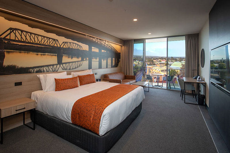 City Balcony Suite - Murray Bridge Accommodation - Bridgeport Hotel