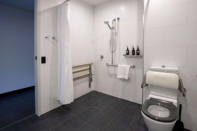 AccessibleRiverside_bathroom1_R